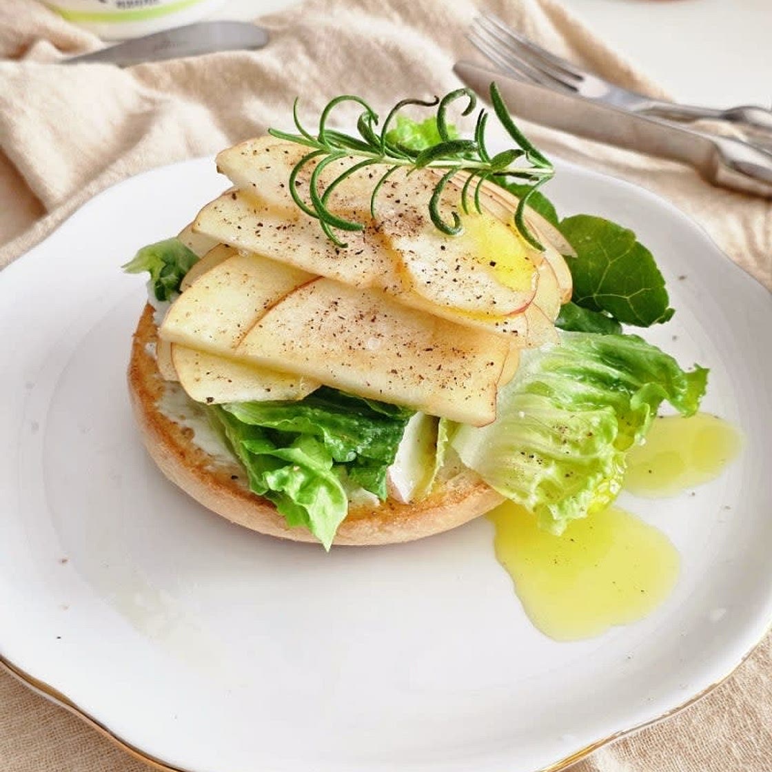 리코타치즈 베이글 오픈샌드위치