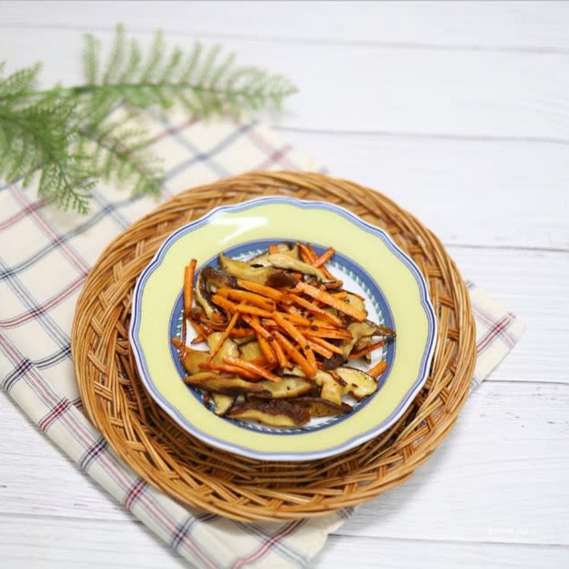 마른표고버섯 당근볶음