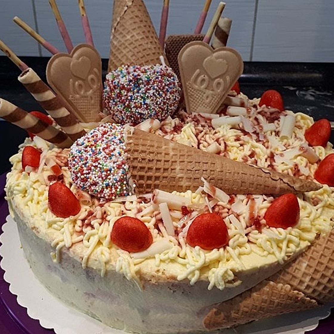 Erdbeer-Spaghettieis-Torte