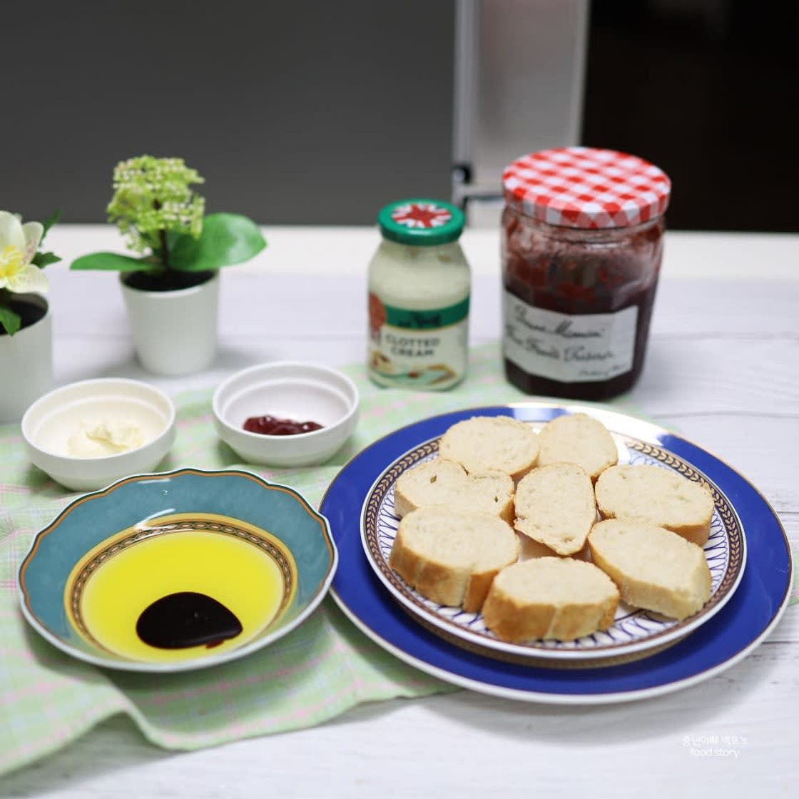 코스트코 추천상품 바게트빵 클로티드 크림과 올리브오일 드레싱 발사믹소스