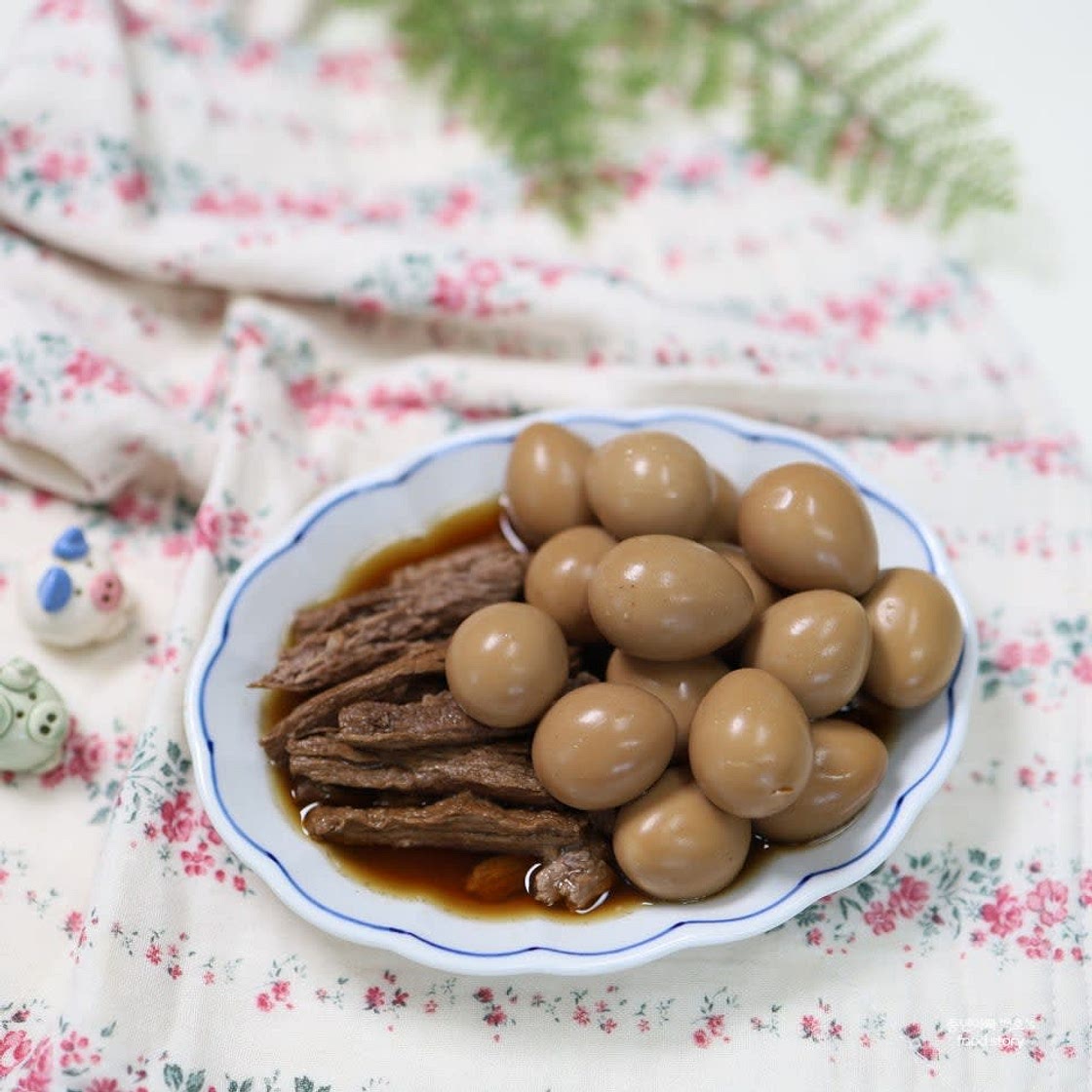 깐 메추리알 장조림