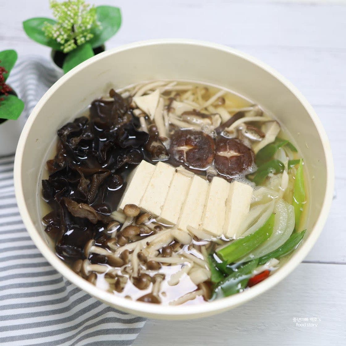 두부버섯전골 시원한 국물요리 목이버섯요리 버섯종류 만가닥 두부버섯찌개