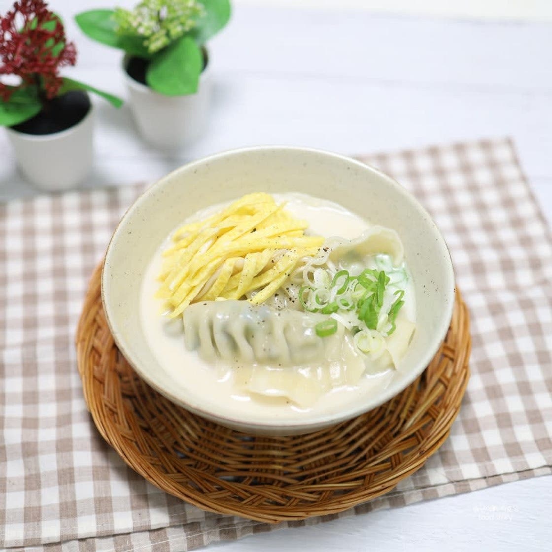 만두국 끓이는법 한우사골만둣국레시피 사골육수활용 사골국 계란지단 만들기