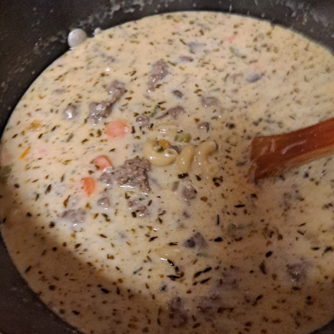 One Pot Macaroni Cheeseburger Soup