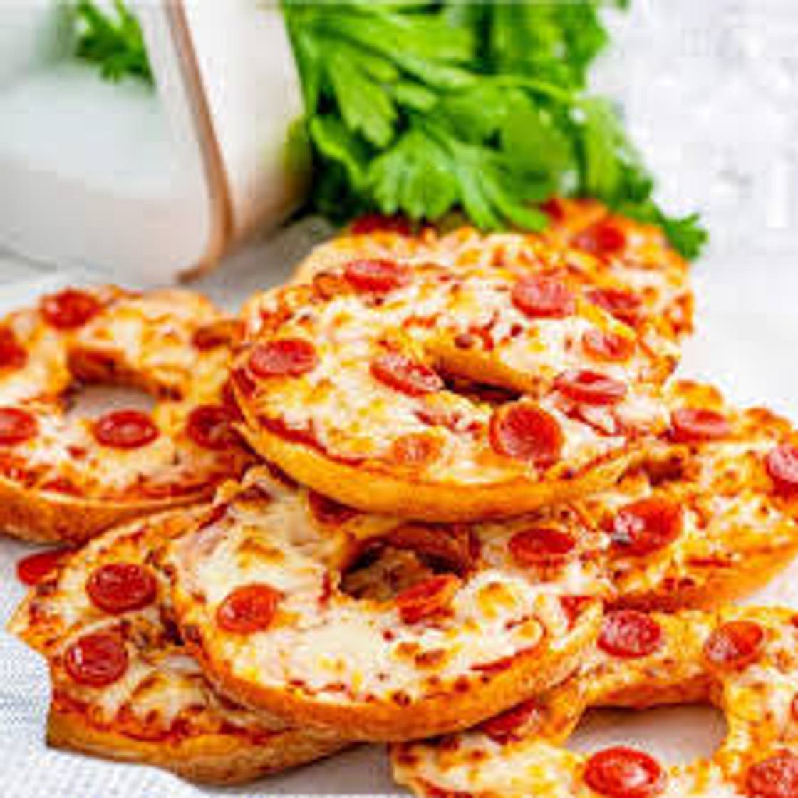 Easy cheesy pizza Bagels