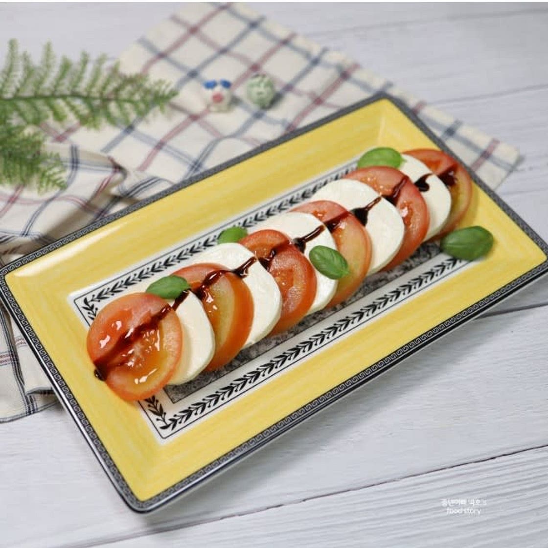 토마토 카프레제 샐러드