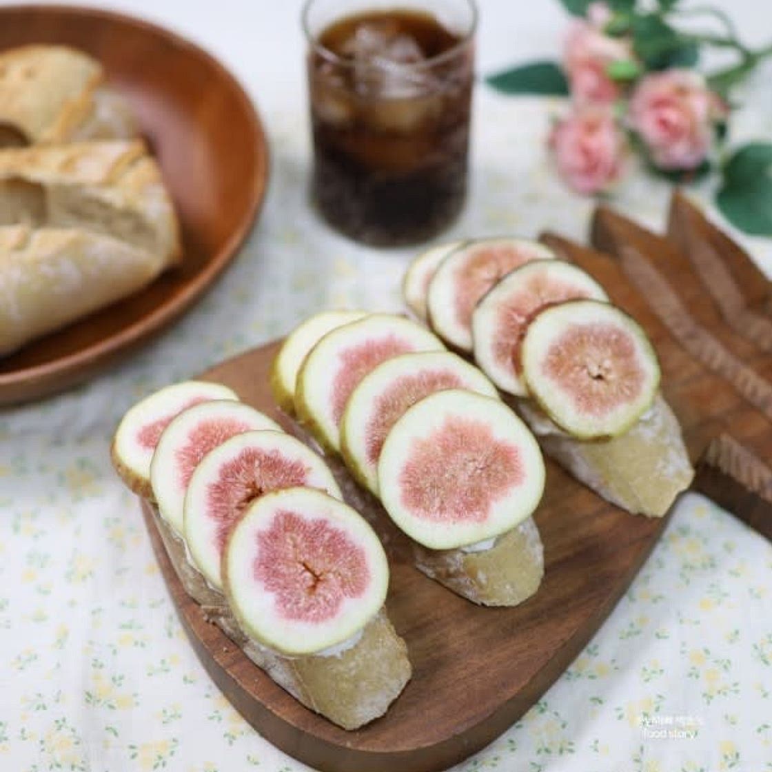 무화과 크림치즈 바게트 샌드위치