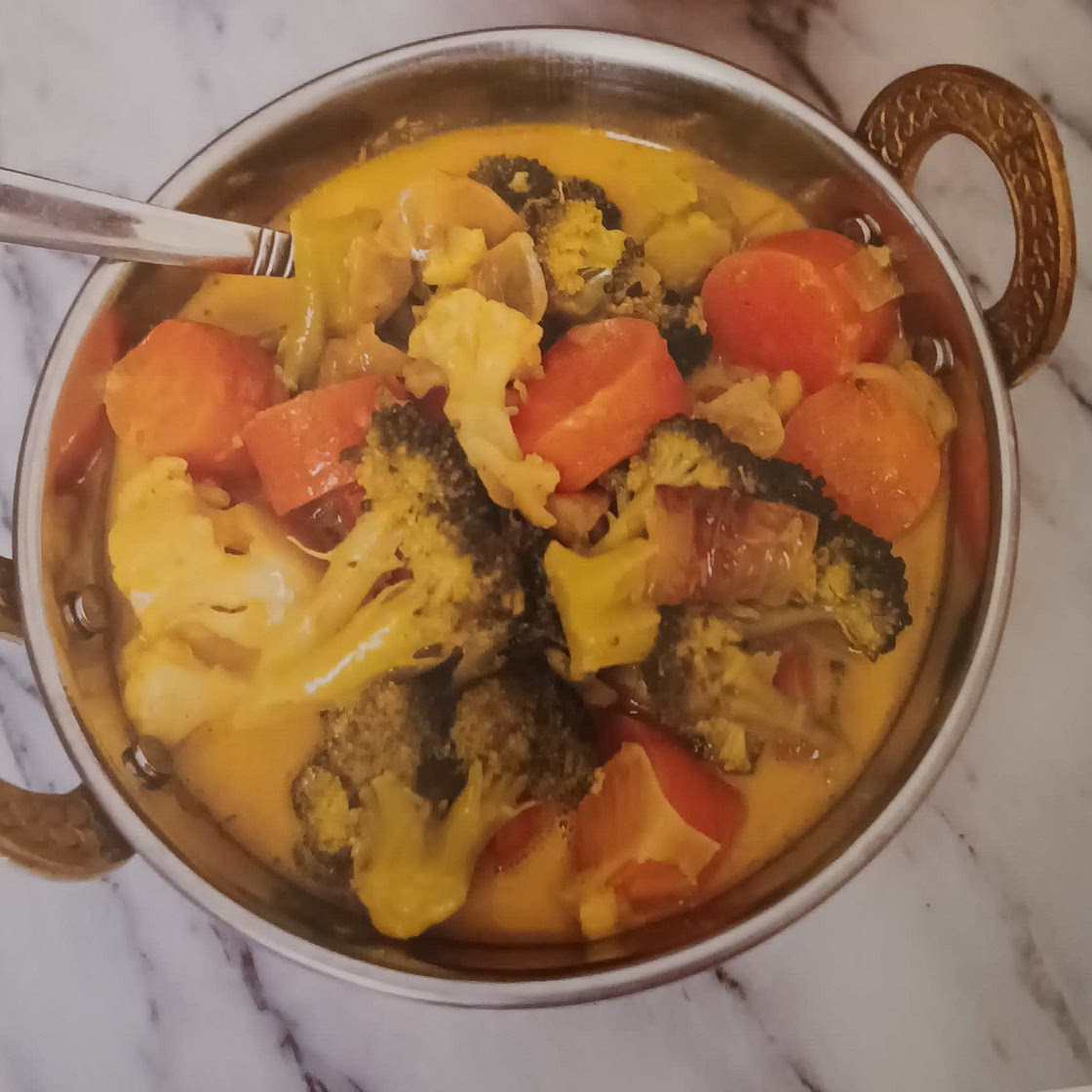 Weeknight Veggie Curry (coconut)