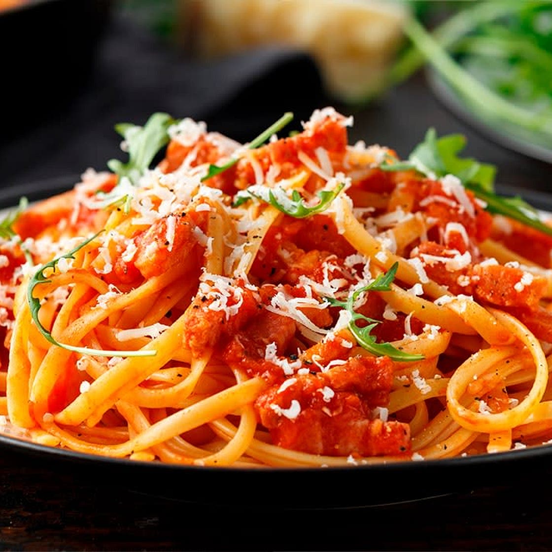 Espagueti con Pollo y Salsa de Tomate