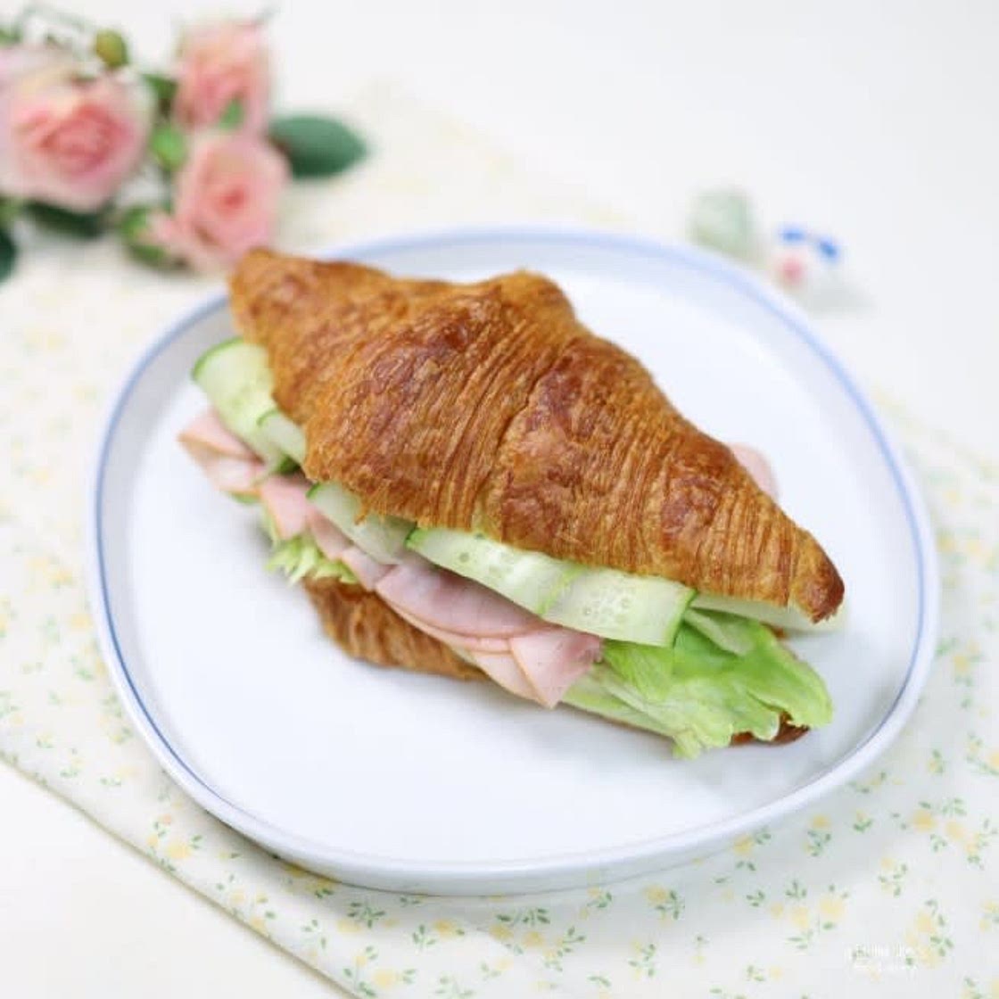 크루아상 샌드위치