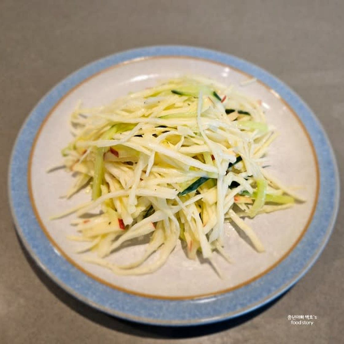 사과 양배추 샐러드