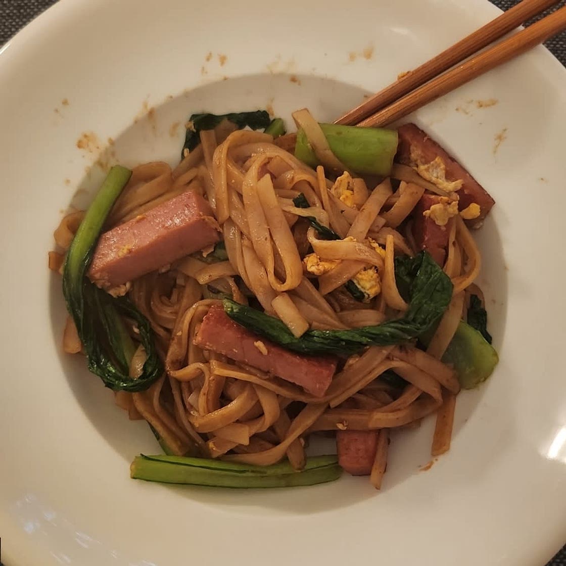 Pad See Ew - Thai Stir Fried Noodles