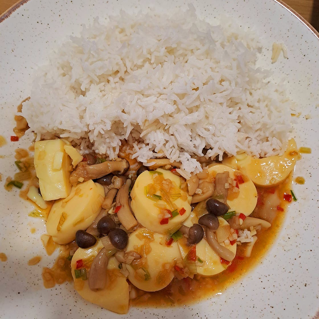 Egg tofu and mushrooms