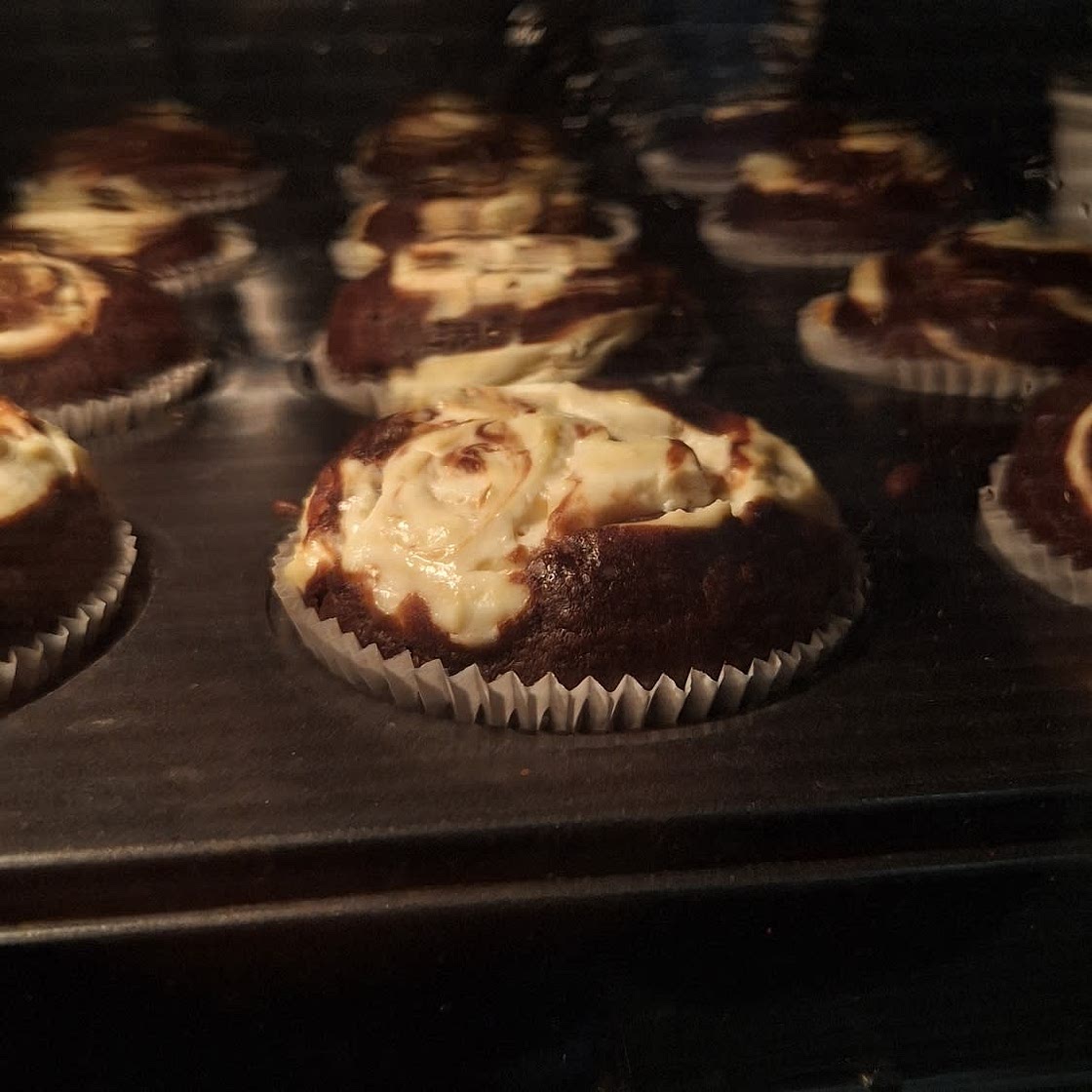 Muffinki czekoladowe z warstwą sernikową
