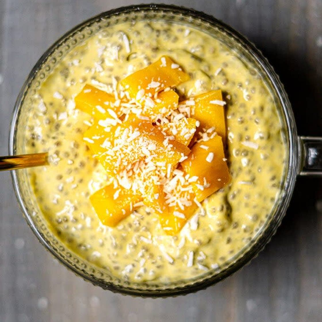 Mango chia pudding