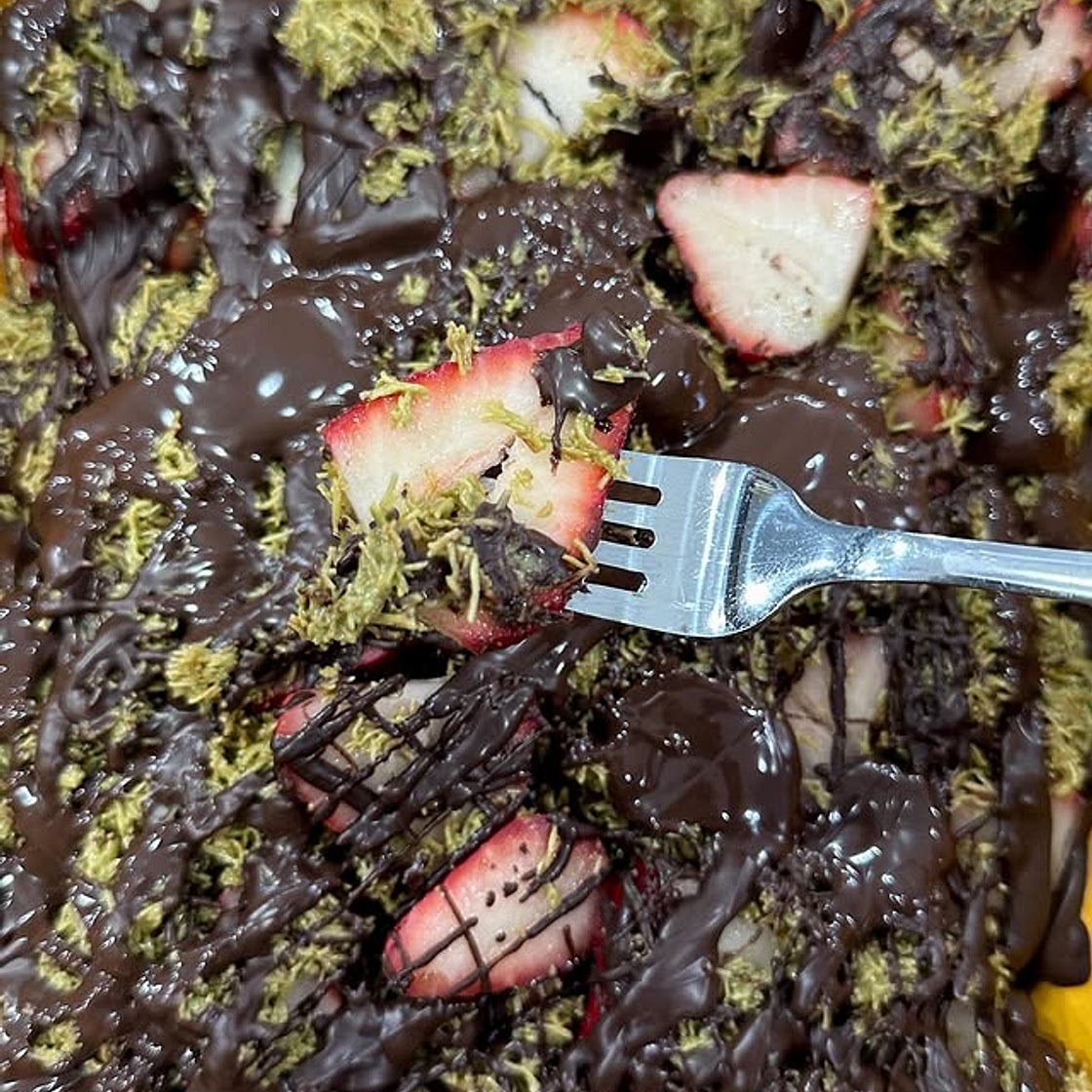 Viral Dubai chocolate strawberries