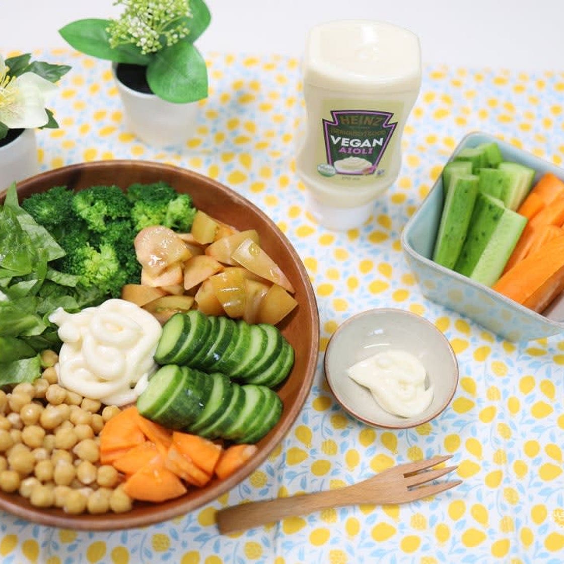 하인즈 비건 아이올리 마요네즈 비건 소스 식단 음식 병아리콩 샐러드 요리