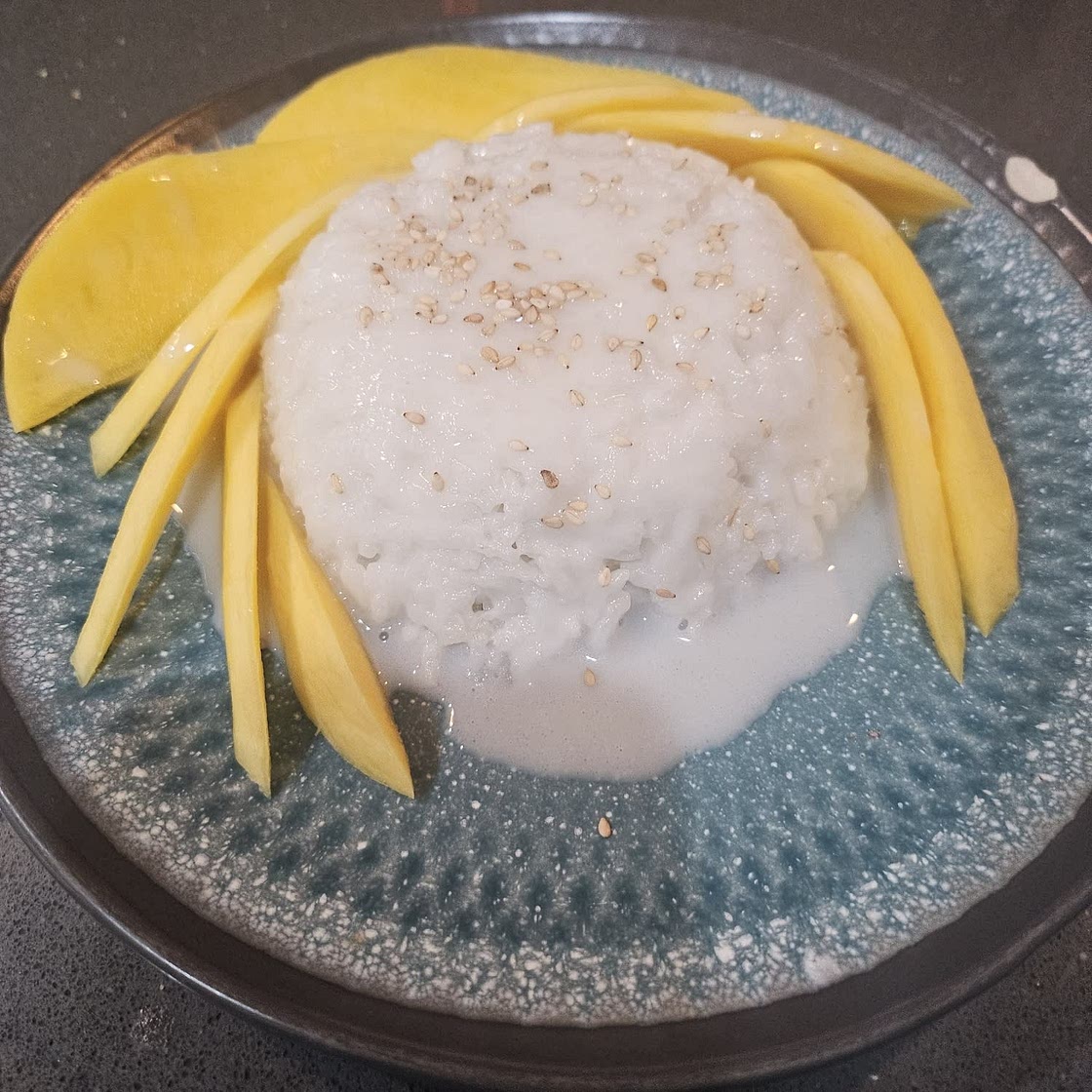 6-Ingredient Rice-Cooker Thai Mango Sticky Rice