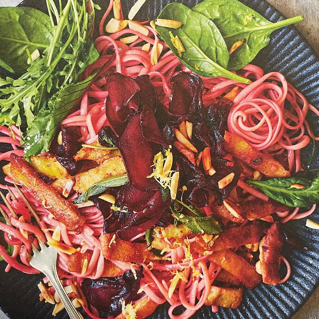 Linguine mit Roter Bete, Chunks und Salbei