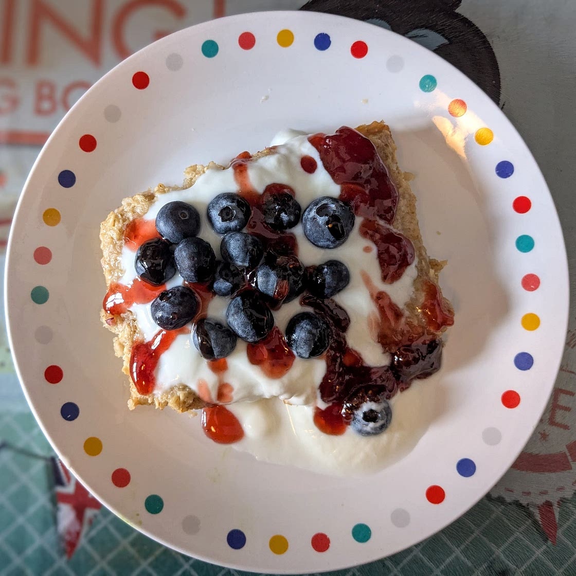 Tasty Banana Blueberry Oat Bake