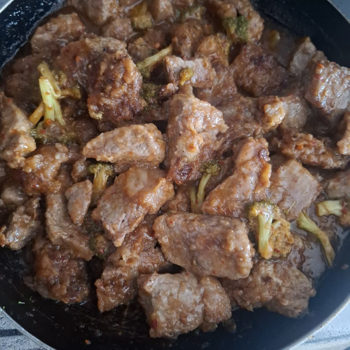 Beef and broccoli stir-fry