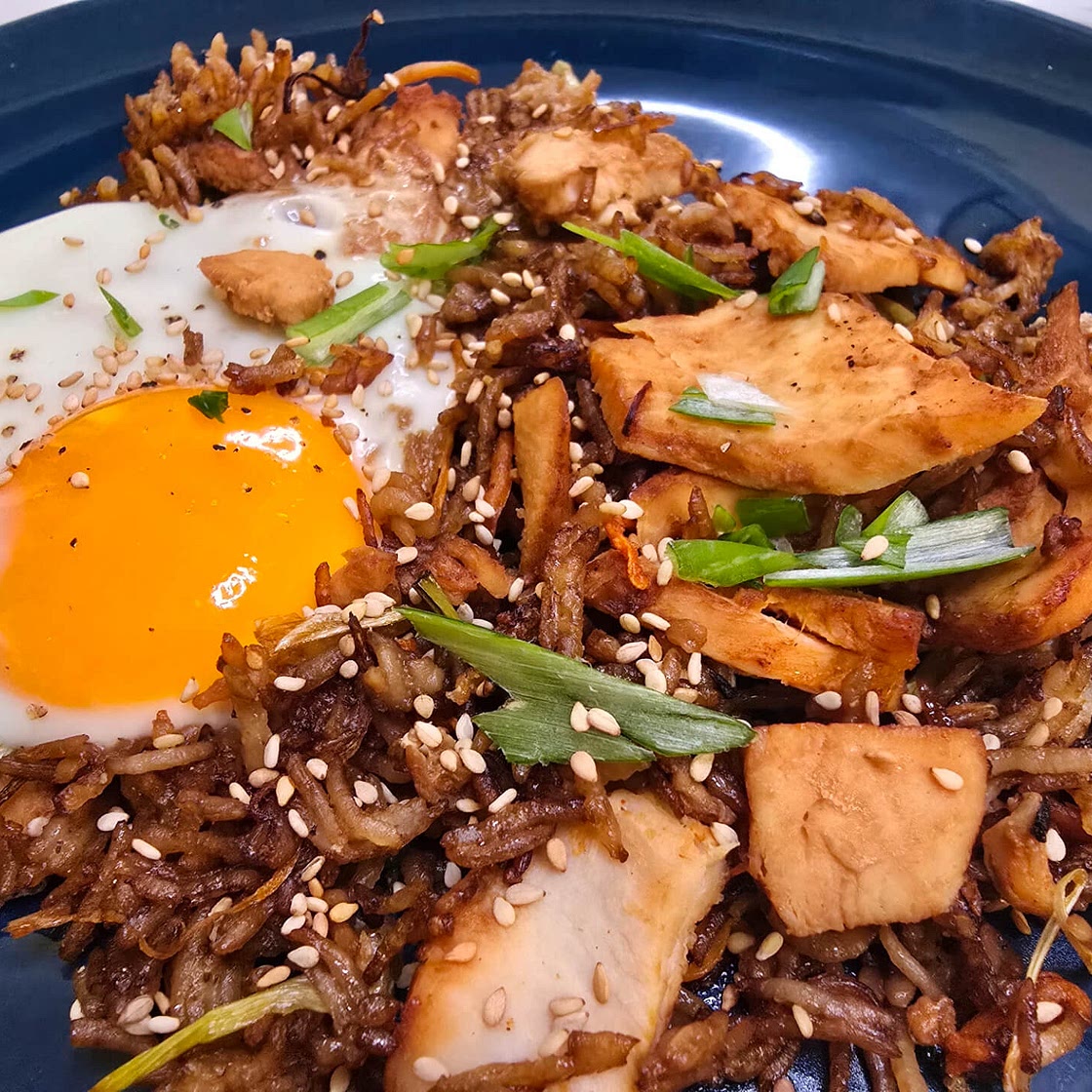Spicy Sheet-pan fried rice with chicken