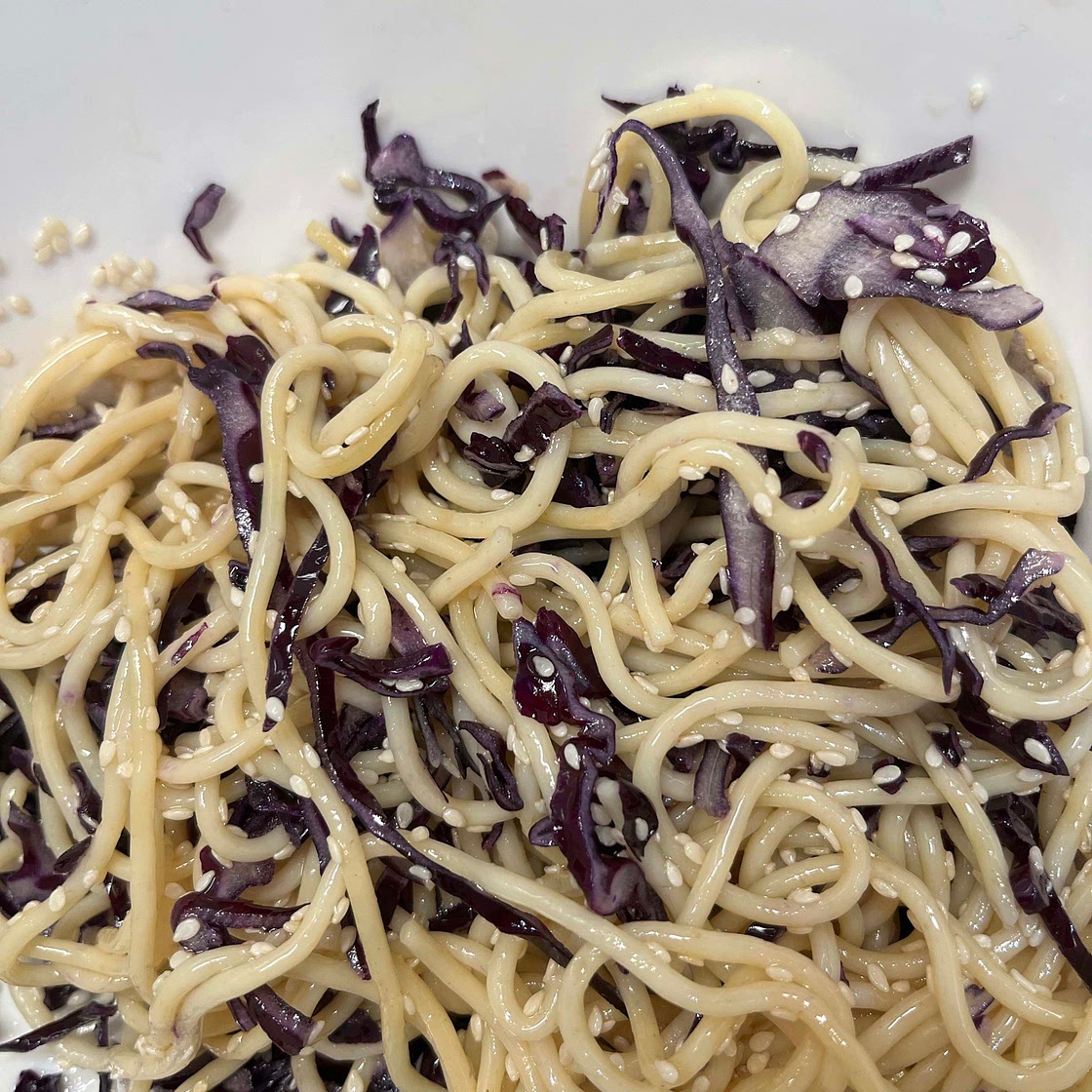 Spaghetti Sesame red cabbage salad