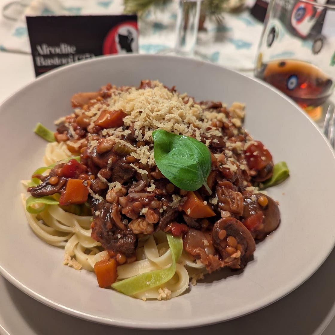 Linsen-Pilz-Ragout mit Nudeln