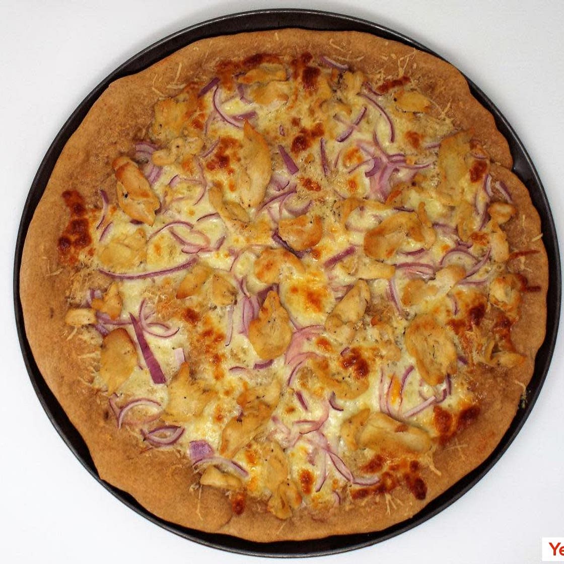 Garlicky Chicken and Red Onion Pizza