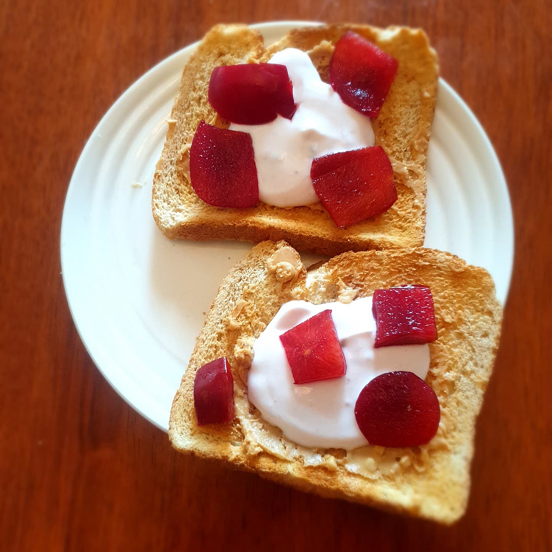 Quick, healthy yogurt & bread snack
