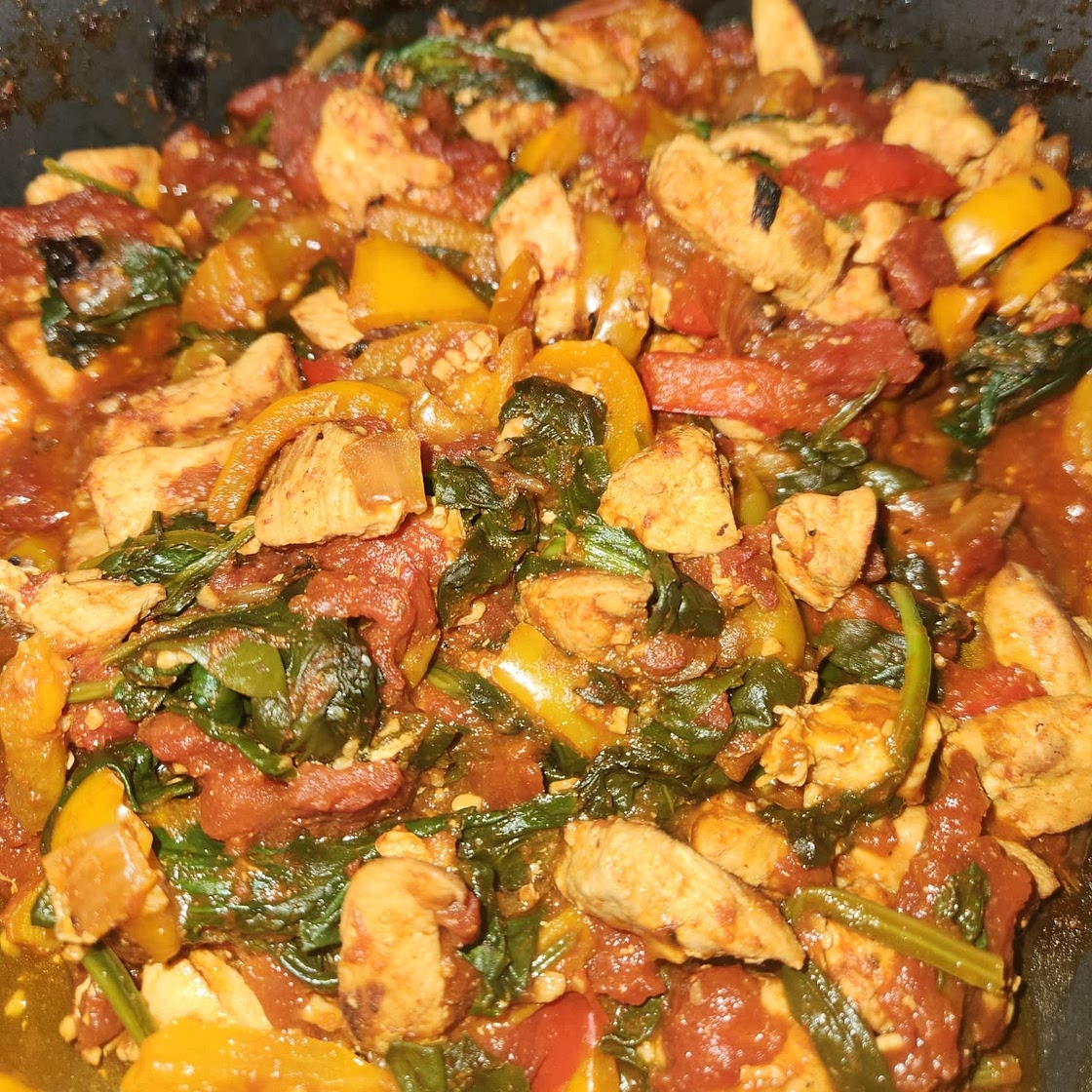 Creamy Spinach and Pepper Chicken - Join Your Life