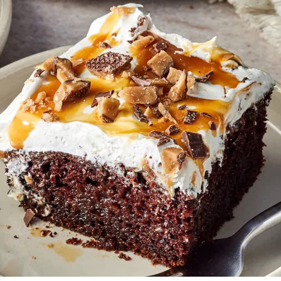 Chocolate Caramel Crunch Cake 