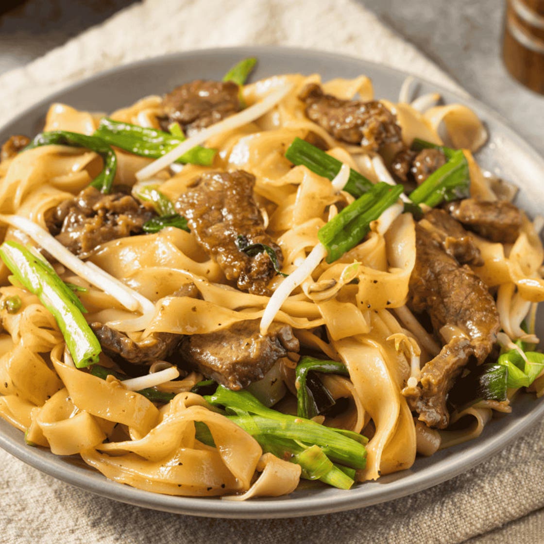 Chinese Stir-Fried Rice Noodles with Beef