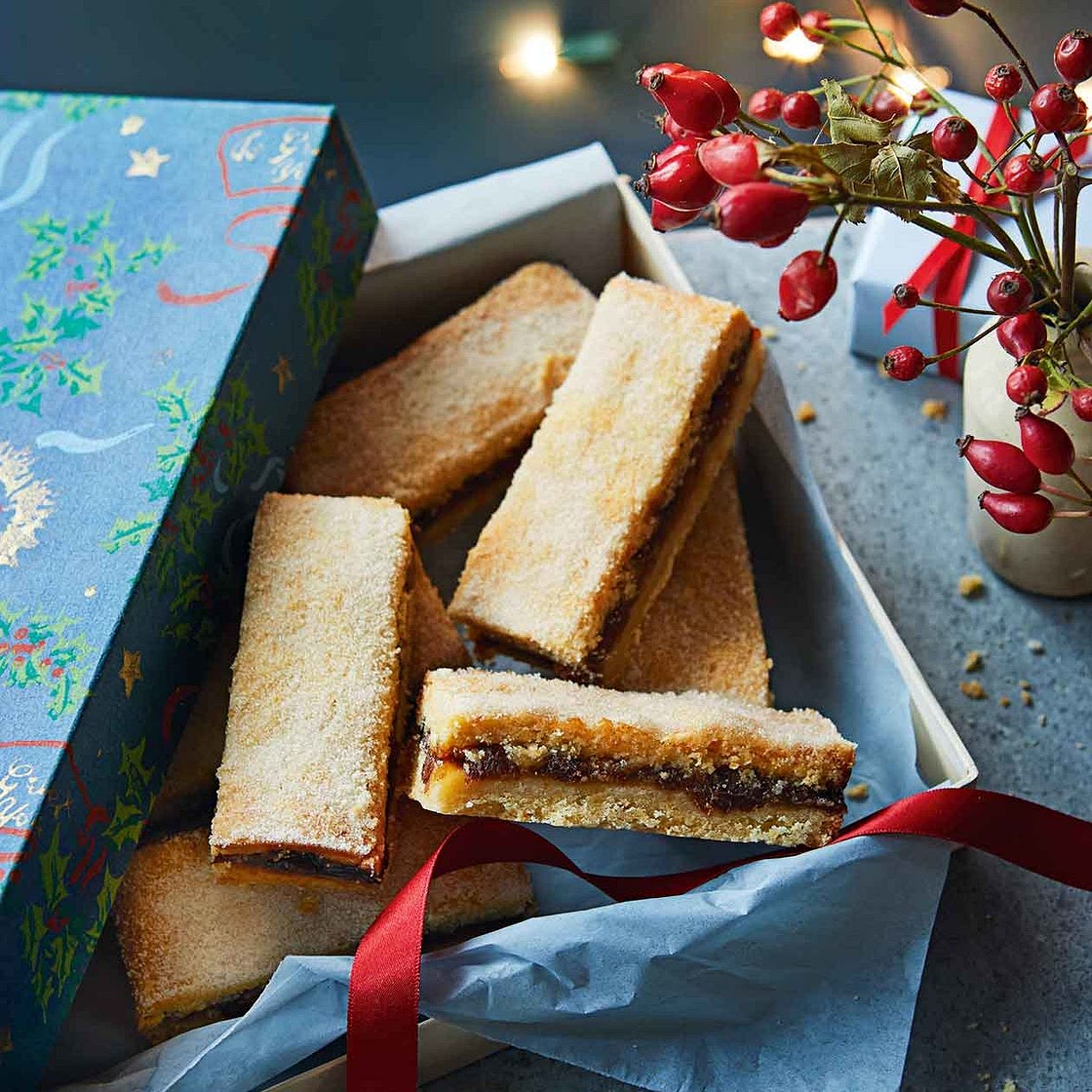 Mince pie shortbread bars
