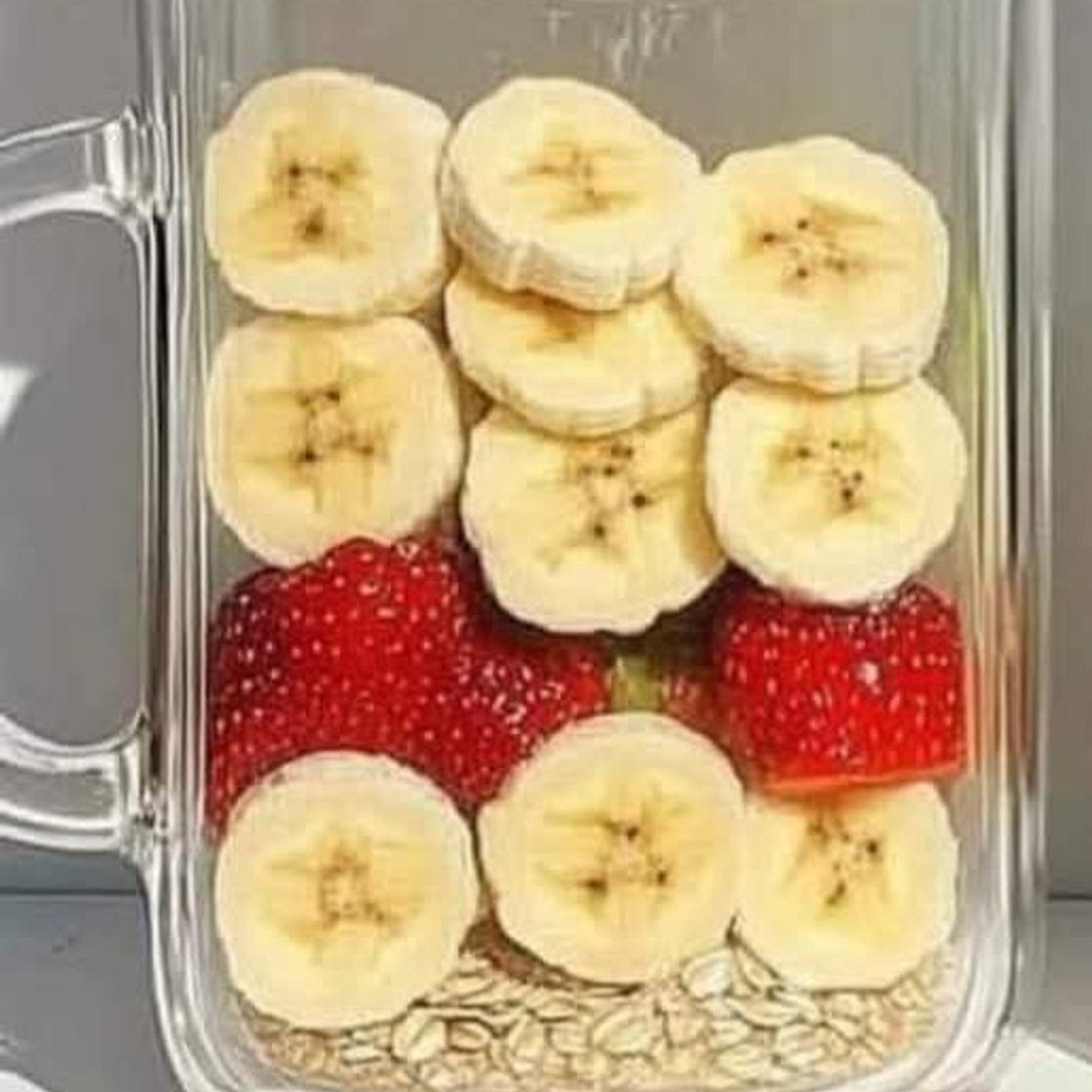 Banana Strawberry Oat Smoothie