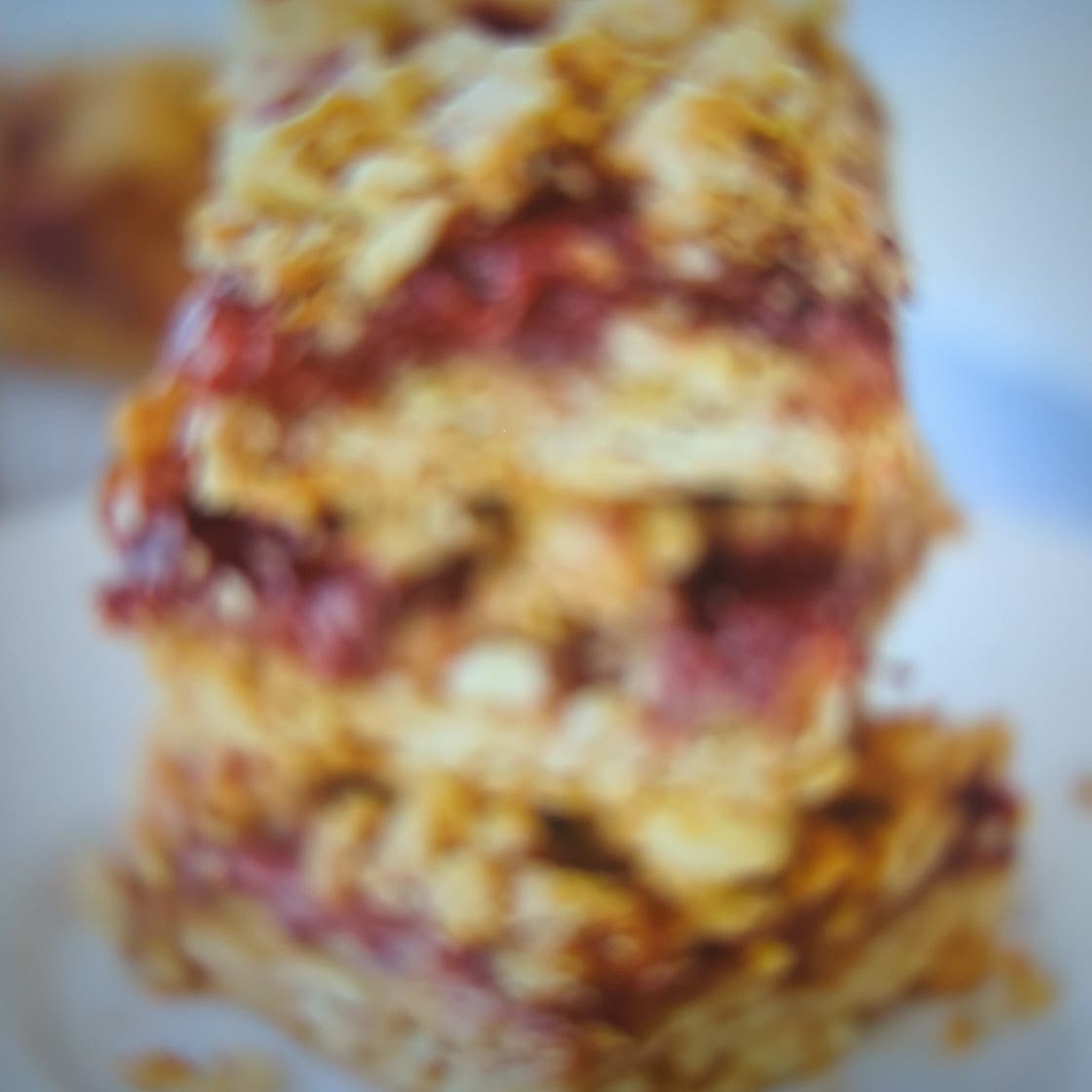 Healthy jam oatmeal bars