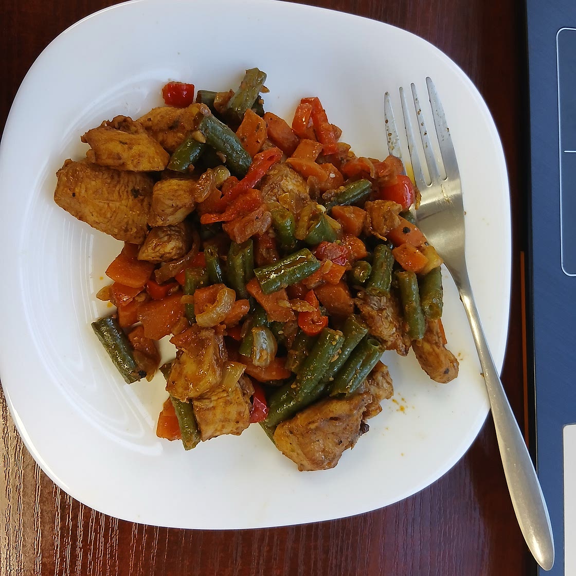 Chicken and green beans and carrots