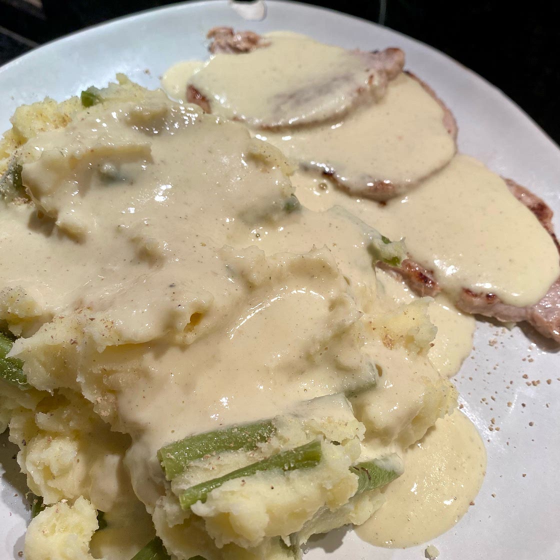 Honeymustard pork chops with green bean mash