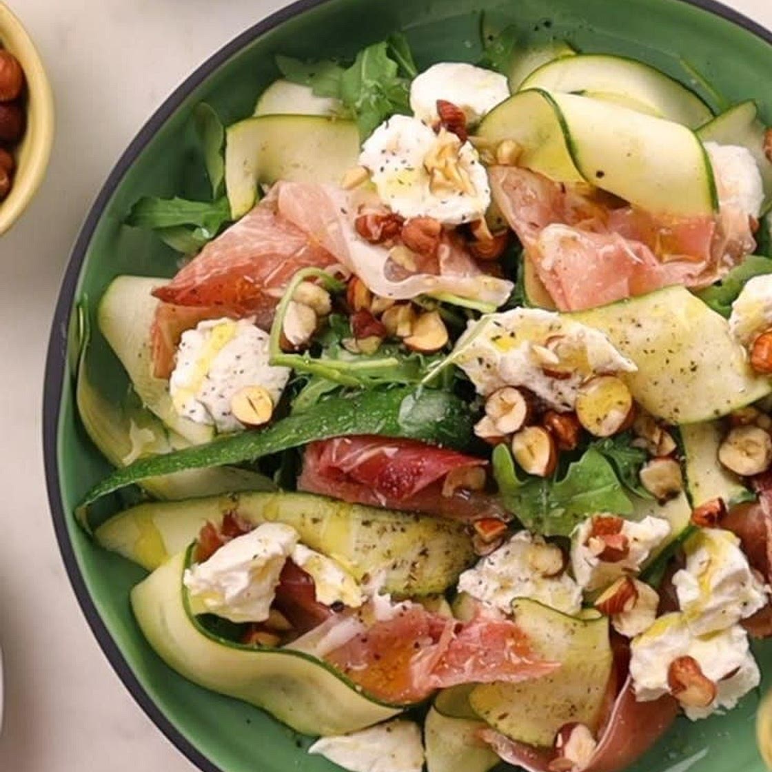 Salade de courgettes chèvre et jambon cru