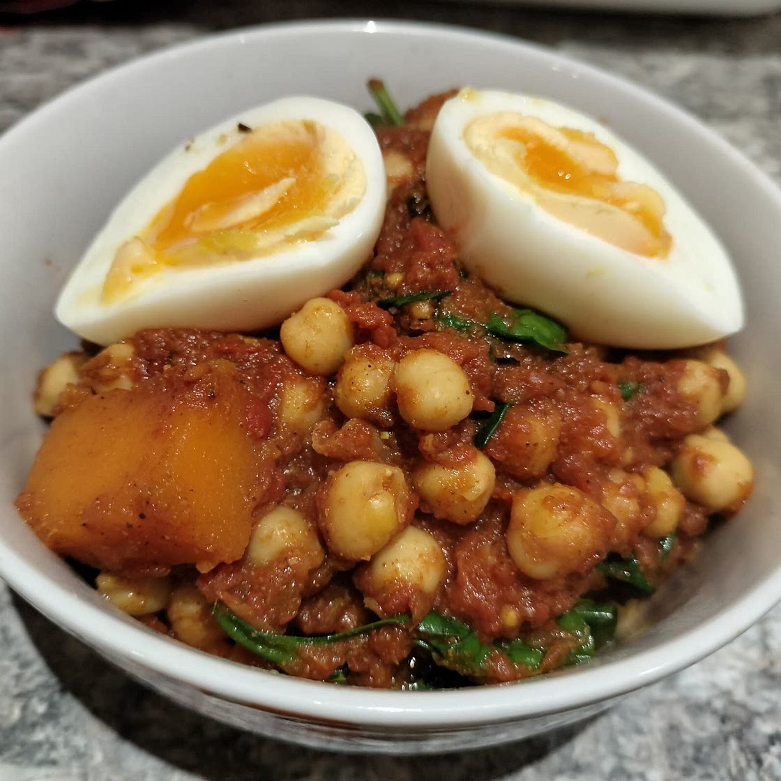 Chickpea, spinach and egg curry