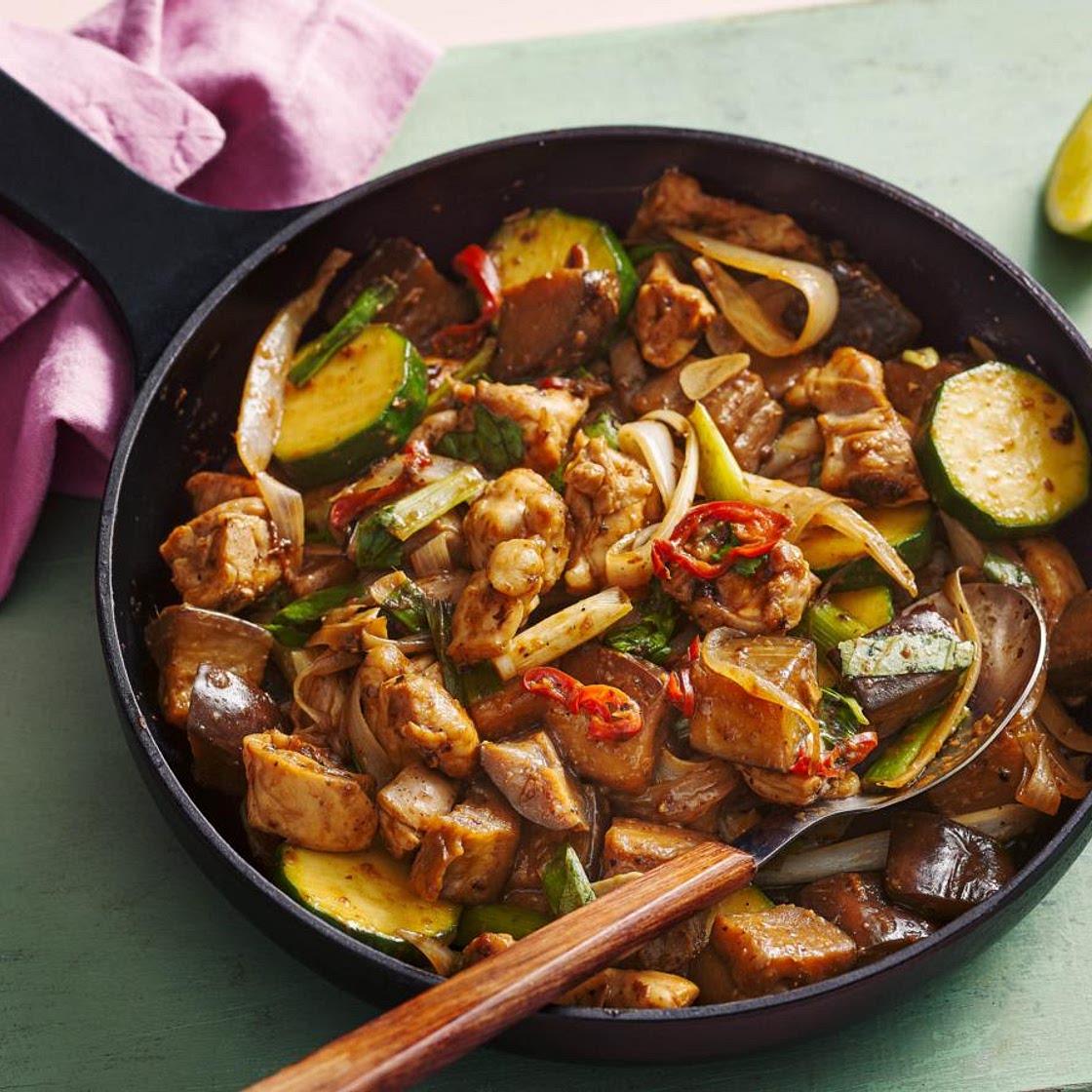 Black pepper chicken and vegetable stir-fry