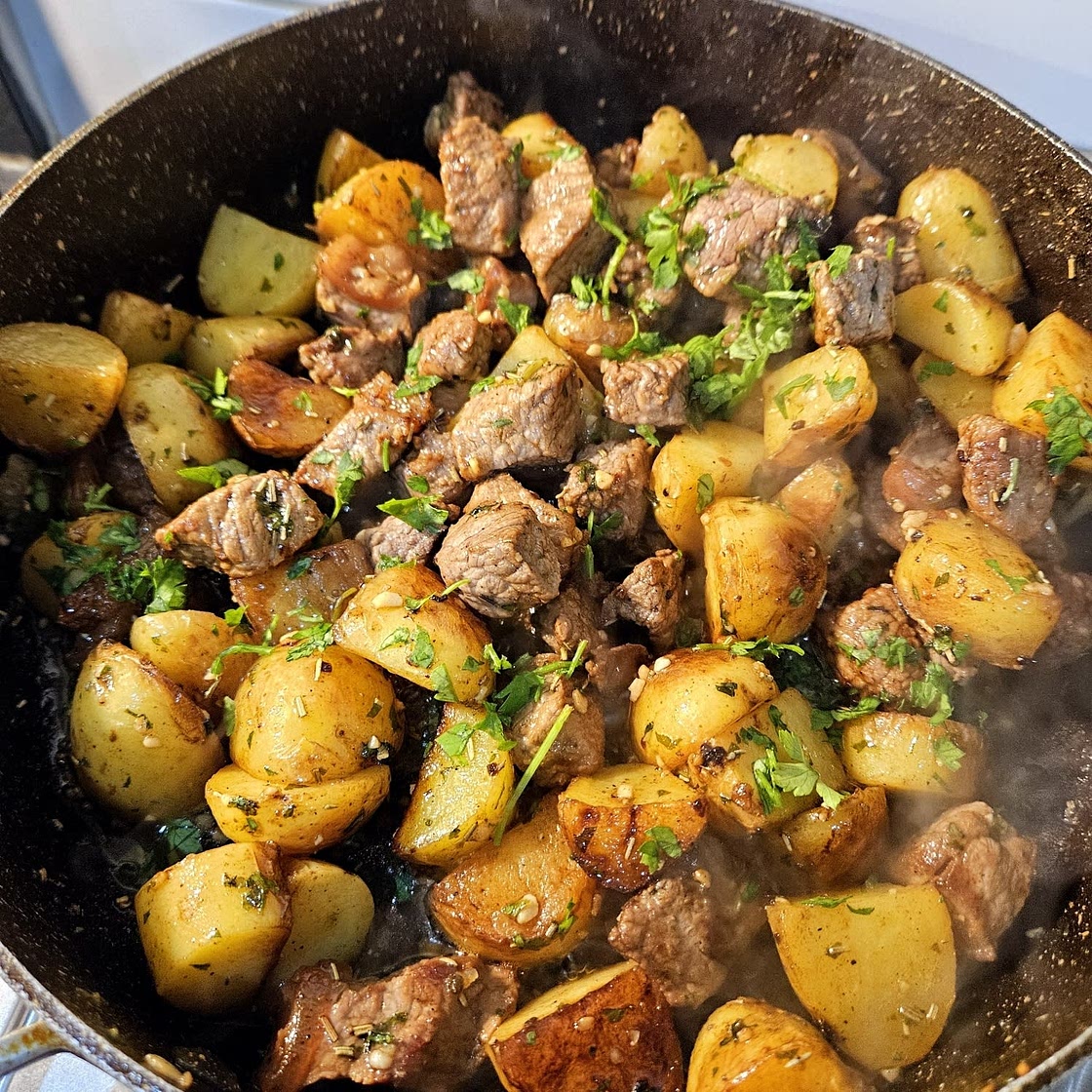 Garlic Butter Steak Bites and Potatoes {Whole30}