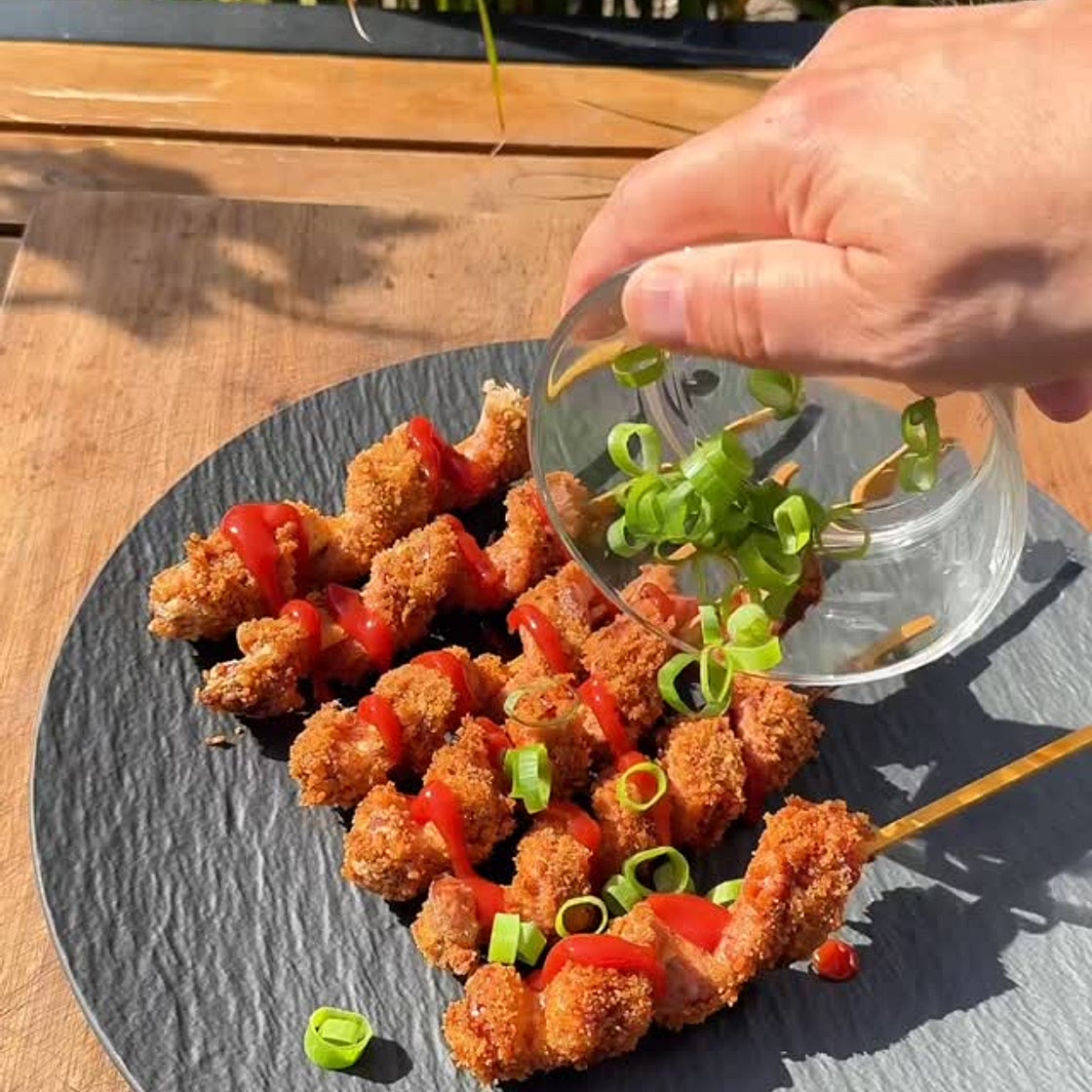 🌭Twisted Sausage Skewers🤤, recipe👇 Ingredients: - Sausages - Wooden skewers - All-purpose flour - Eggs (beaten) - Breadcrumbs - Oil (for deep frying) Instructions: 1.Insert a wooden skewer lengthwise through each sausage. 2.Using a sharp knife, make dia