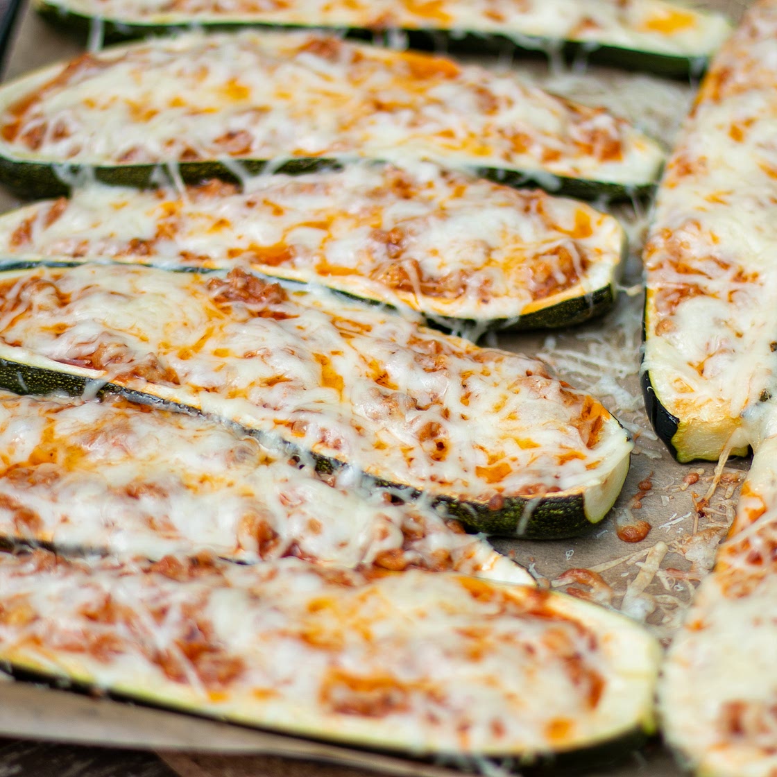 Zucchini sticks stuffed with minced meat