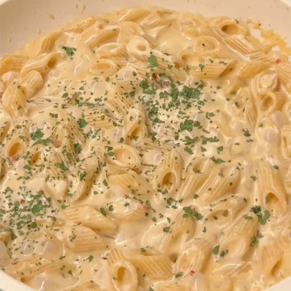 One Pot Spicy Garlic Parm Pasta