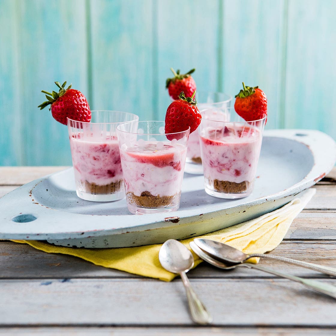 Mini strawberry cheesecakes
