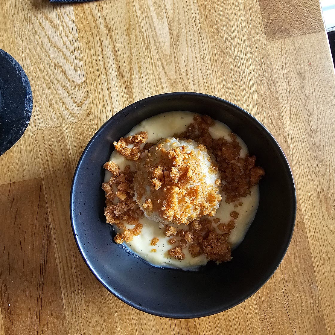 Zwetschgenknödel mit Vanillesauce