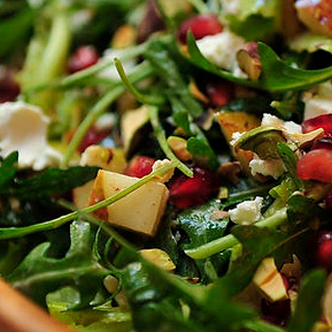 Arugula, Pear and Goat Cheese Salad with Pomegranate Vinaigrette