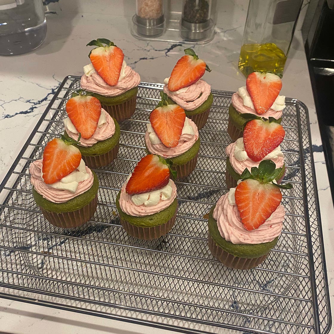 Strawberry Matcha Cupcakes 🍓🍵