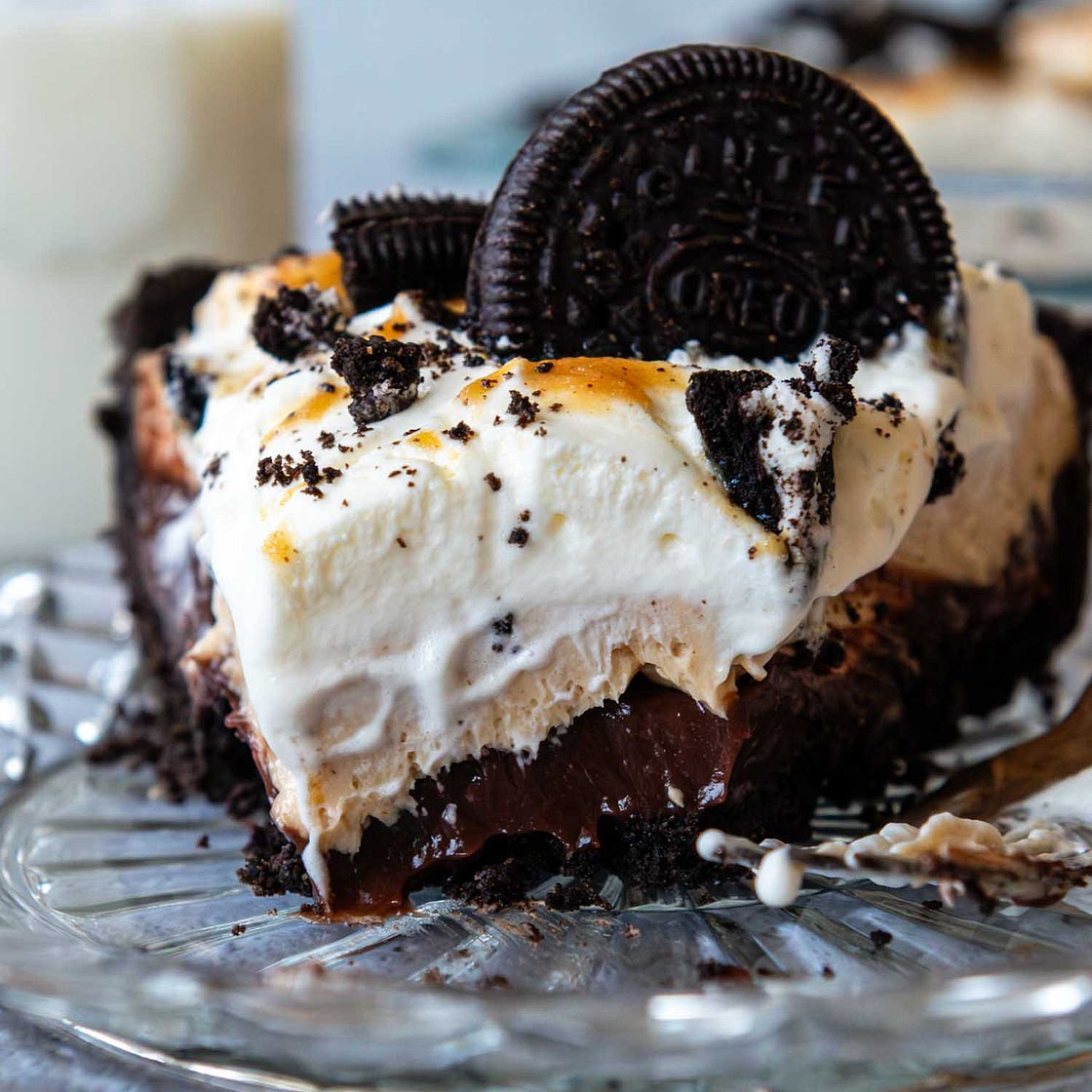 Creamy Oreo Peanut Butter Pie with Chocolate